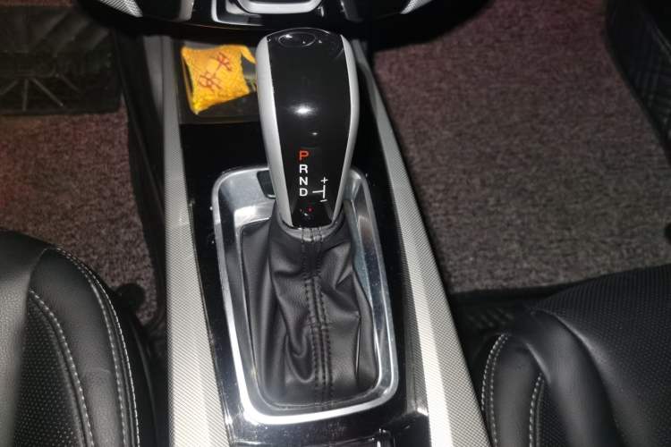 Used Luxgen U6 SUV 2017 1.8T Tech Value Model Gear Lever