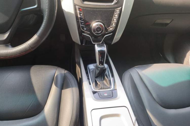 Used Luxgen U6 SUV 2017 1.8T Tech Value Model Gear Lever