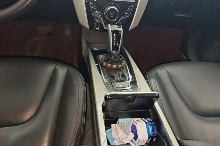 Used Luxgen U6 SUV 2017 1.8T Tech Value Model Gear Lever