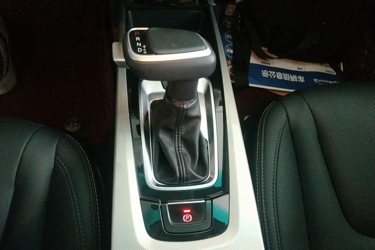 Used Luxgen U6 SUV 2017 1.8T Tech Value Model Gear Lever