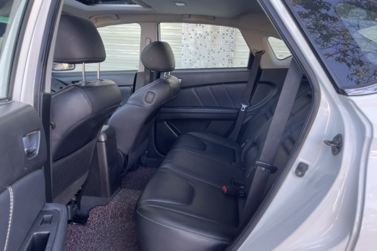 Used Luxgen U6 SUV 2017 1.8T Enhanced Charm Edition Interior 3