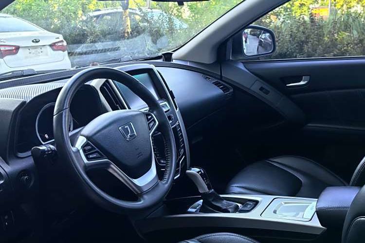 Used Luxgen U6 SUV 2017 1.8T Fashion-Upgraded Model Interior 3