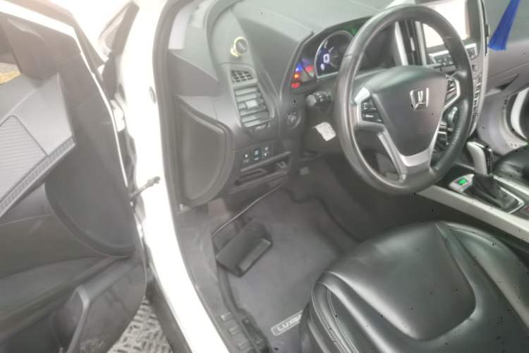 Used Luxgen U6 SUV 2017 1.8T Enhanced Charm Edition Interior 3
