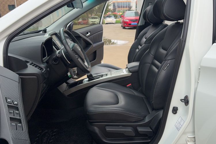 Used Luxgen U6 SUV 2017 1.8T Enhanced Charm Edition Interior 4