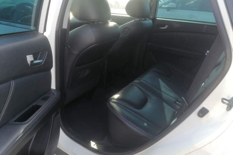 Used Luxgen U6 SUV 2017 1.8T Enhanced Charm Edition Interior 4