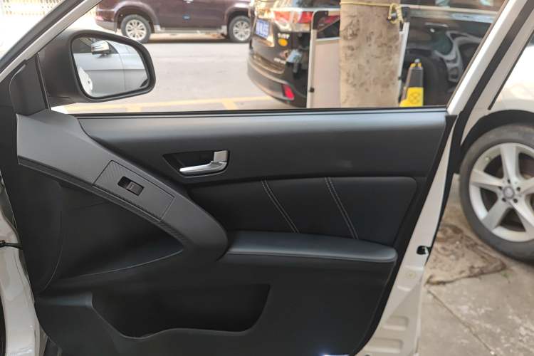 Used Luxgen U6 SUV 2017 1.8T Tech Value Model Interior 5