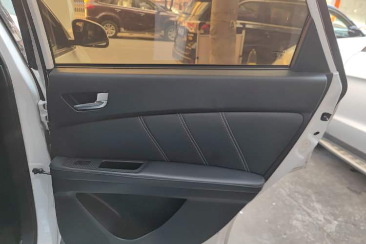 Used Luxgen U6 SUV 2017 1.8T Tech Value Model Interior 6