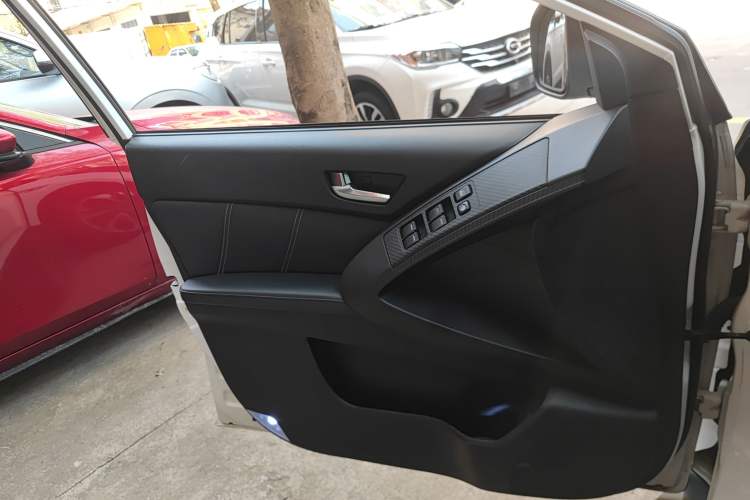 Used Luxgen U6 SUV 2017 1.8T Tech Value Model Interior 7