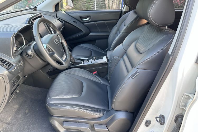 Used Luxgen U6 SUV 2017 Revised Version 1.6T Fashion Edition Left Front Seat