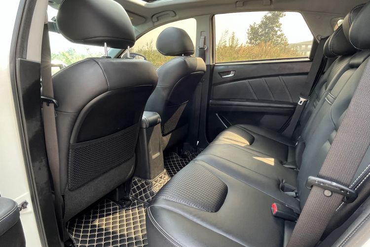 Used Luxgen U6 SUV 2017 1.8T ZhiZun Model Left Rear Seat