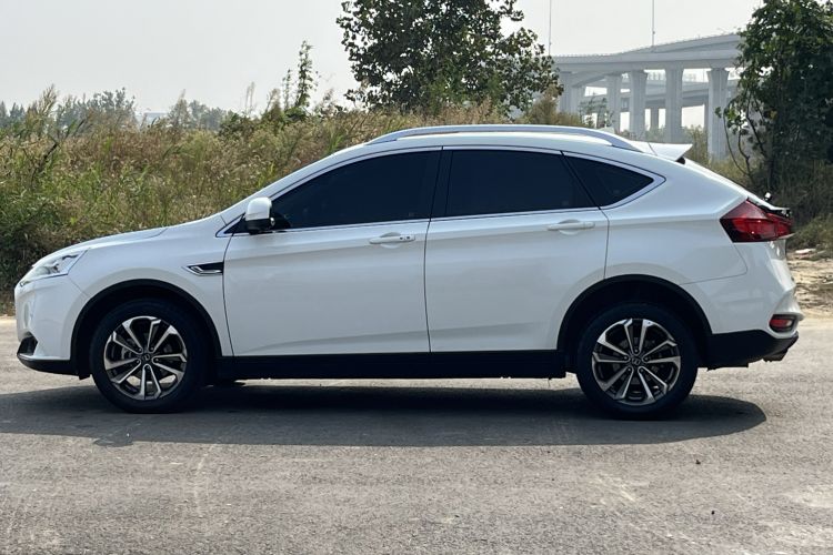 Used Luxgen U6 SUV 2017 1.8T ZhiZun Model Left Side