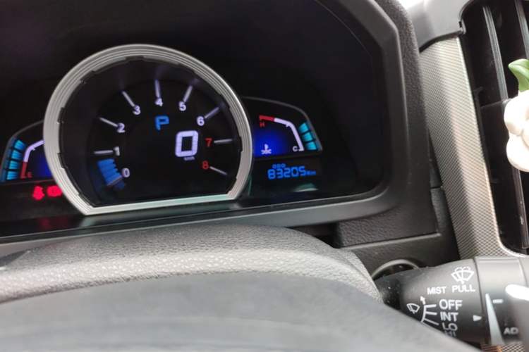 Used Luxgen U6 SUV 2017 1.8T Fashion-Upgraded Model Odometer Close Up