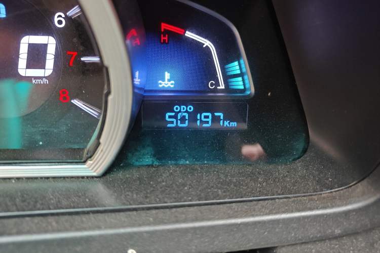 Used Luxgen U6 SUV 2017 1.8T Tech Value Model Odometer Close Up