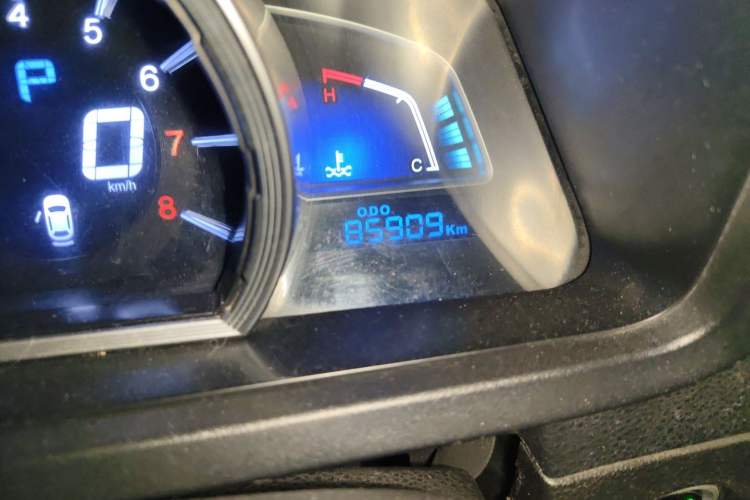 Used Luxgen U6 SUV 2017 1.8T Fashion-Upgraded Model Odometer Close Up