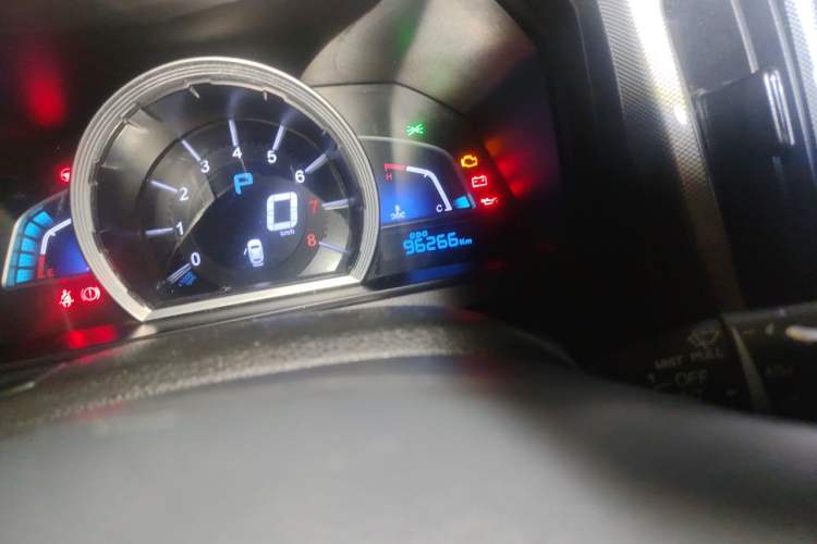 Used Luxgen U6 SUV 2017 1.8T Enhanced Charm Edition Odometer Close Up
