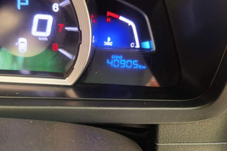 Used Luxgen U6 SUV 2017 1.8T Tech Value Model Odometer Close Up