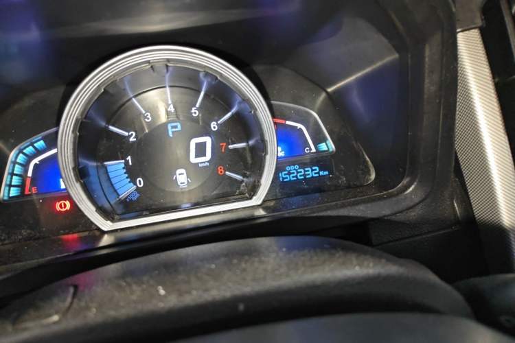 Used Luxgen U6 SUV 2017 1.8T Tech Value Model Odometer Close Up