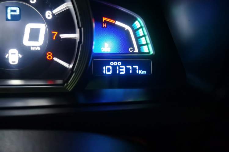 Used Luxgen U6 SUV 2017 1.8T Tech Value Model Odometer Close Up