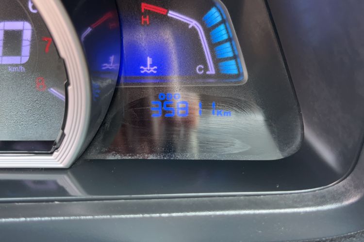 Used Luxgen U6 SUV 2017 1.8T ZhiZun Model Odometer Close Up