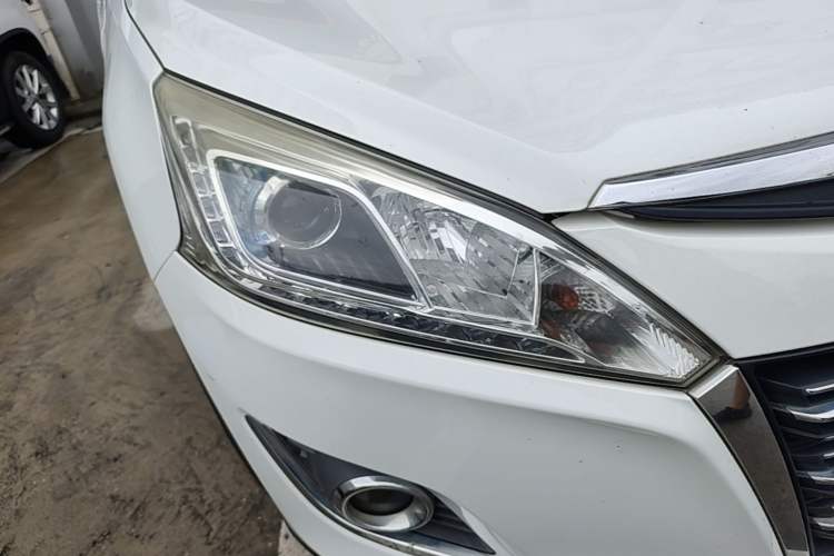 Used Luxgen U6 SUV 2017 1.8T Fashion-Upgraded Model Right Front Headlight