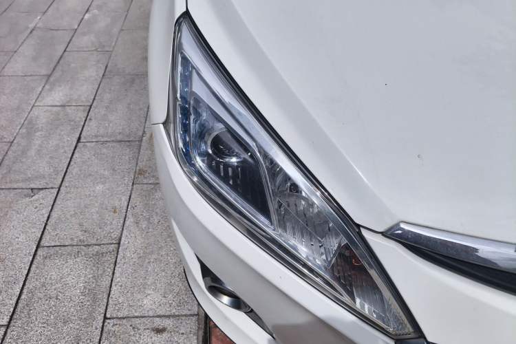 Used Luxgen U6 SUV 2017 1.8T Tech Value Model Right Front Headlight