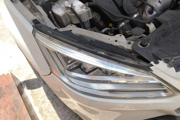 Used Luxgen U6 SUV 2017 Revised Version 1.6T Fashion Edition Right Front Headlight