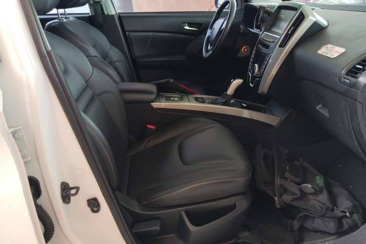 Used Luxgen U6 SUV 2017 1.8T Tech Value Model Right Front Seat