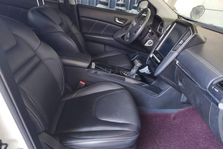 Used Luxgen U6 SUV 2017 Revised Version 1.6T Fashion Edition Right Front Seat