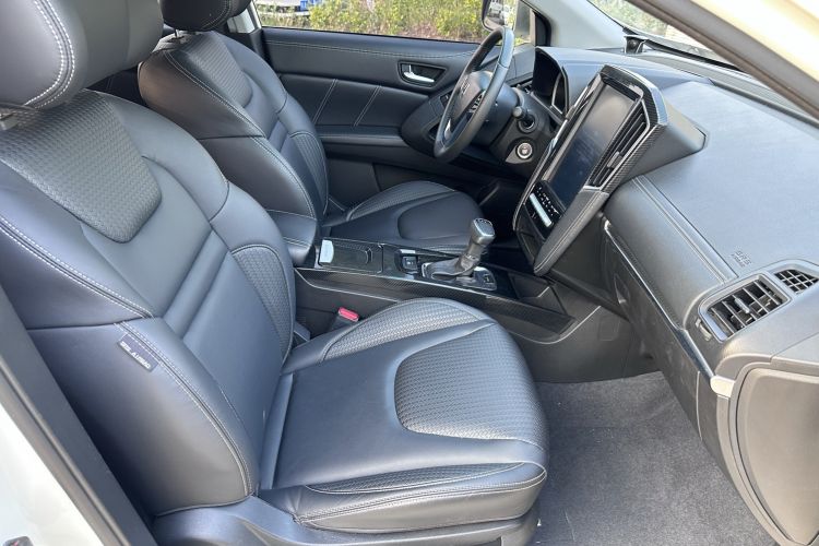 Used Luxgen U6 SUV 2017 Revised Version 1.6T Fashion Edition Right Front Seat