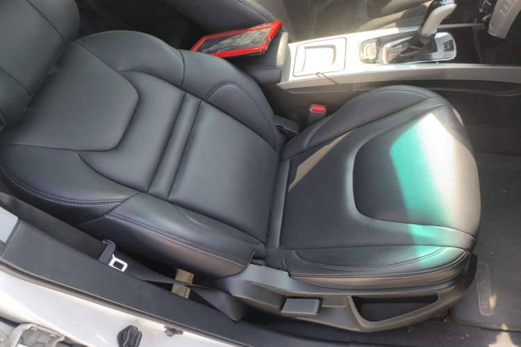 Used Luxgen U6 SUV 2017 1.8T Tech Value Model Right Front Seat