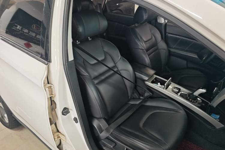 Used Luxgen U6 SUV 2017 1.8T Tech Value Model Right Front Seat