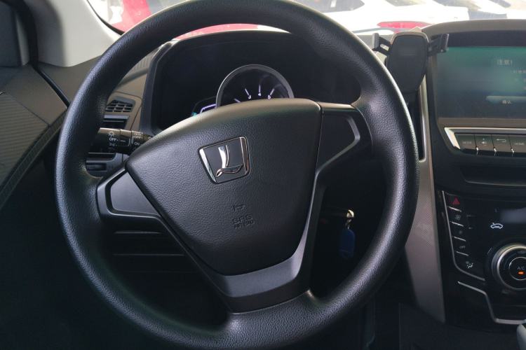 Used Luxgen U6 SUV 2017 1.8T Tech Value Model Steering Wheel