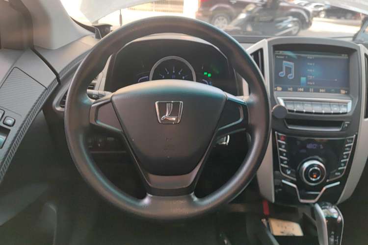 Used Luxgen U6 SUV 2017 1.8T Tech Value Model Steering Wheel