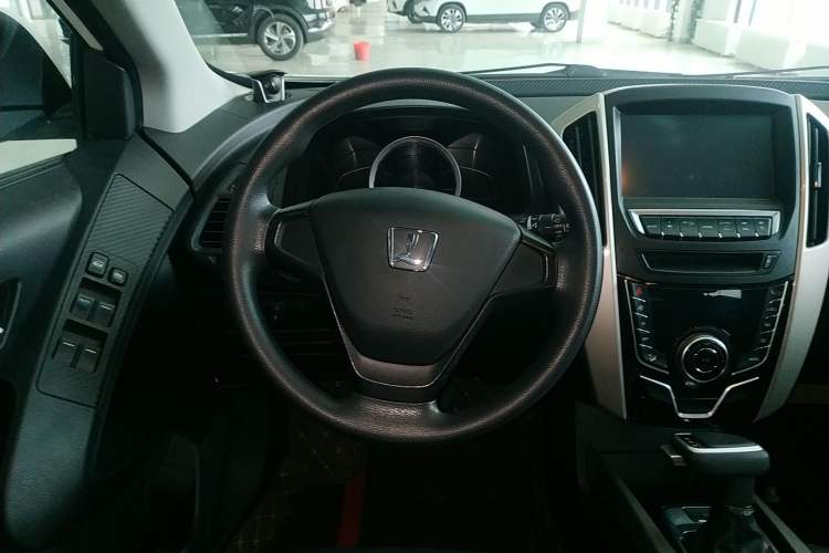 Used Luxgen U6 SUV 2017 1.8T Tech Value Model Steering Wheel