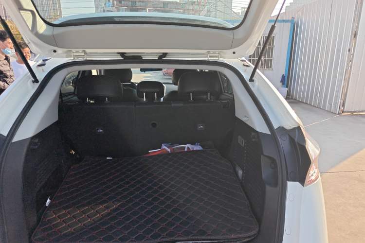 Used Luxgen U6 SUV 2017 1.8T Fashion-Upgraded Model Trunk