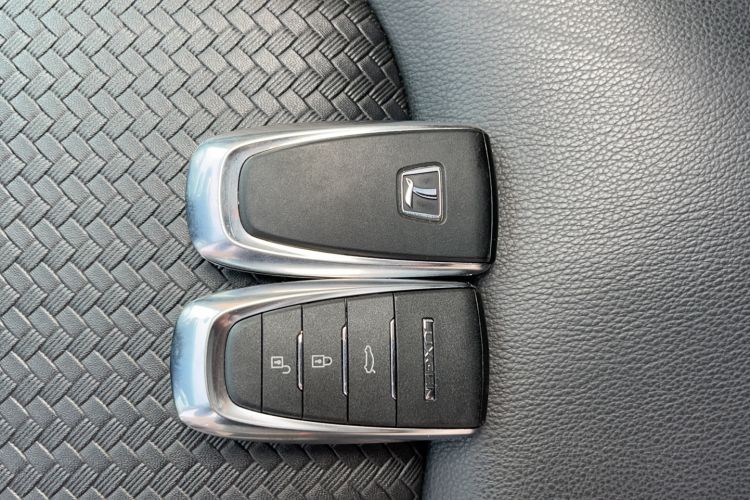 Used Luxgen U6 SUV 2017 1.8T ZhiZun Model Vehicle Key