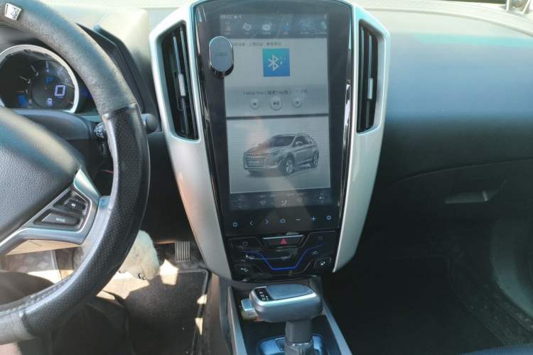 Used Luxgen U6 SUV 2018 1.8T Classic Sunroof Edition Audio And AC Panel