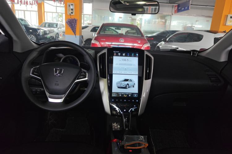 Used Luxgen U6 SUV 2018 1.8T Classic Sunroof Edition Center Console