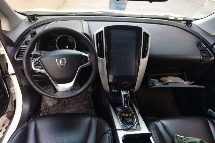 Used Luxgen U6 SUV 2018 1.8T Classic Sunroof Edition Center Console