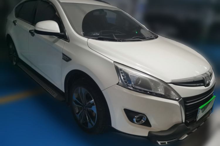 Used Luxgen U6 SUV 2018 1.8T Classic Comfort Edition Front Right 45 Deg