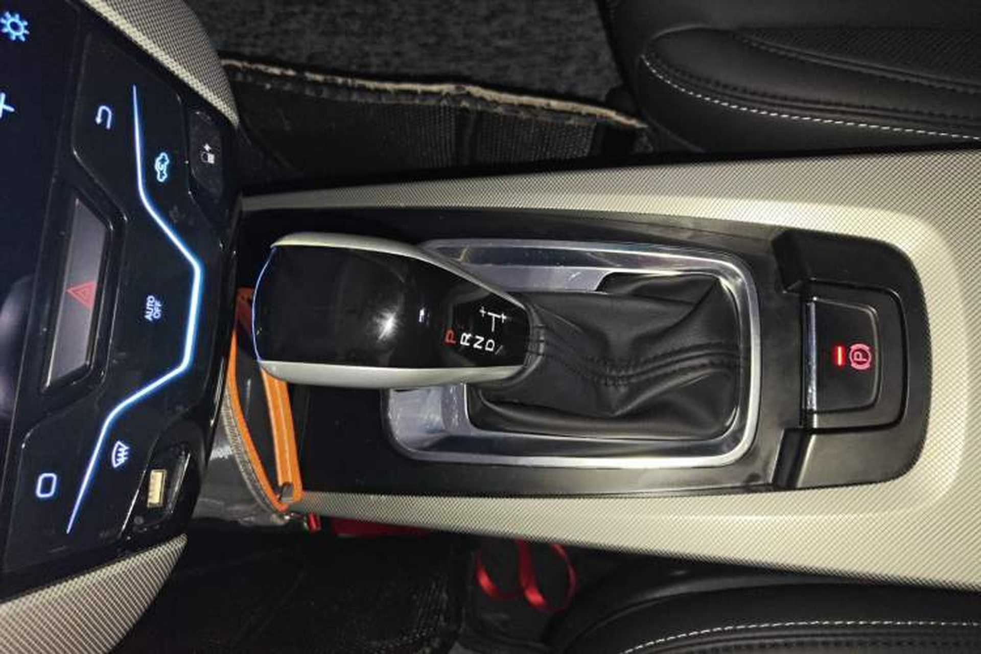 Used Luxgen U6 SUV 2018 1.8T Classic Sunroof Edition Gear Lever