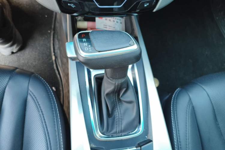 Used Luxgen U6 SUV 2018 1.8T Classic Sunroof Edition Gear Lever
