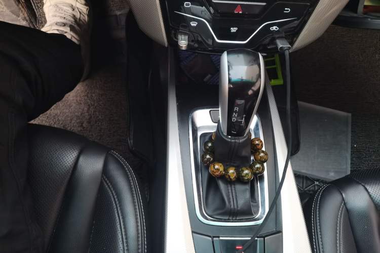 Used Luxgen U6 SUV 2018 1.8T Classic Sunroof Edition Gear Lever