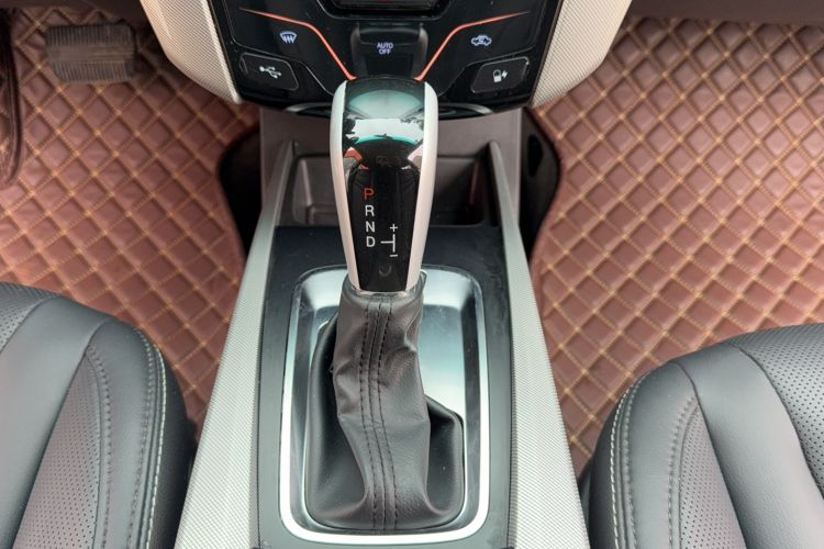 Used Luxgen U6 SUV 2018 1.8T Classic Comfort Edition Gear Lever