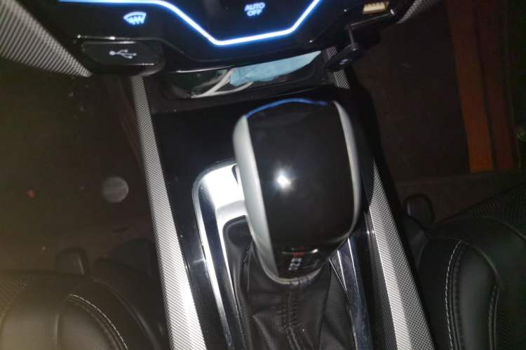 Used Luxgen U6 SUV 2018 1.8T Classic Sunroof Edition Gear Lever