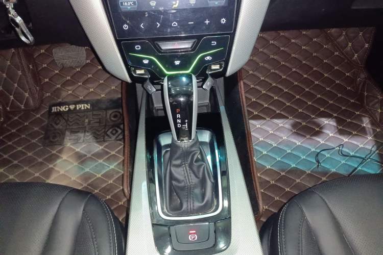 Used Luxgen U6 SUV 2018 1.8T Classic Sunroof Edition Gear Lever