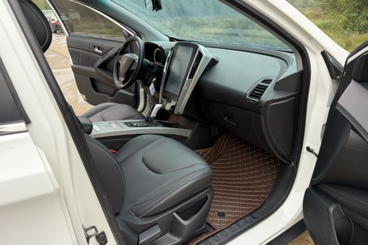 Used Luxgen U6 SUV 2018 1.8T Classic Comfort Edition Interior 2