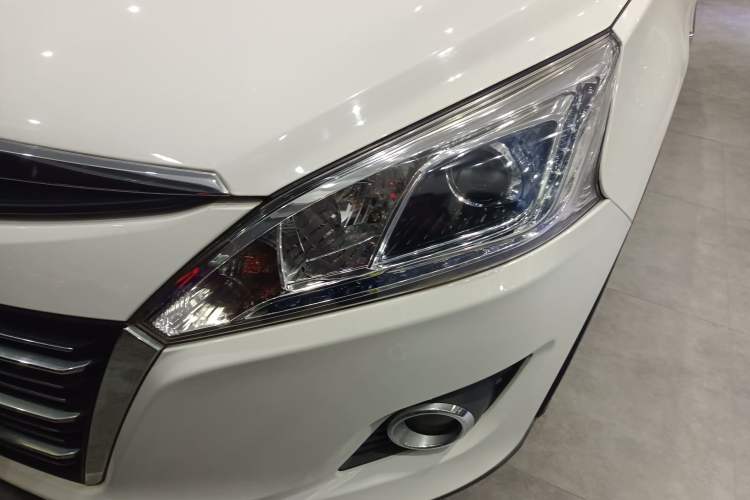 Used Luxgen U6 SUV 2018 1.8T Classic Sunroof Edition Left Front Headlight