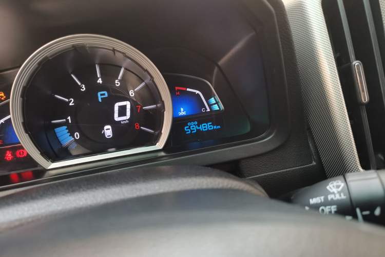 Used Luxgen U6 SUV 2018 1.8T Classic Sunroof Edition Odometer Close Up