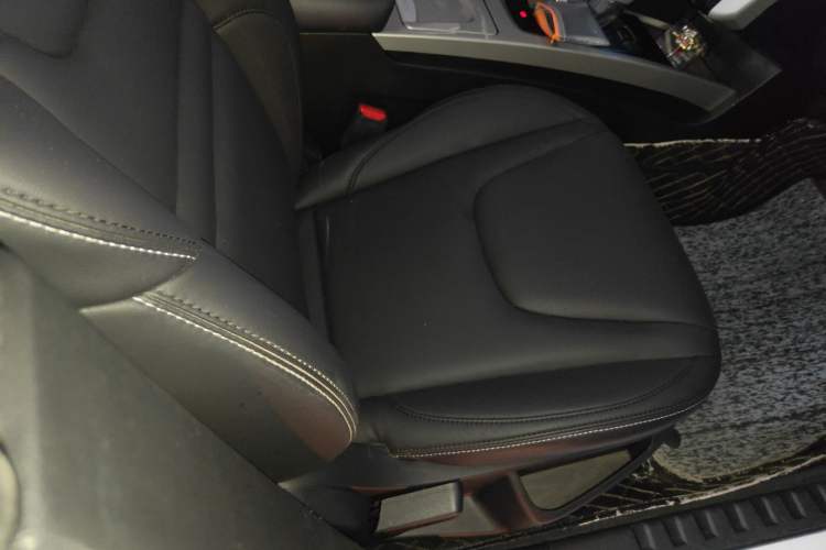 Used Luxgen U6 SUV 2018 1.8T Classic Sunroof Edition Right Front Seat